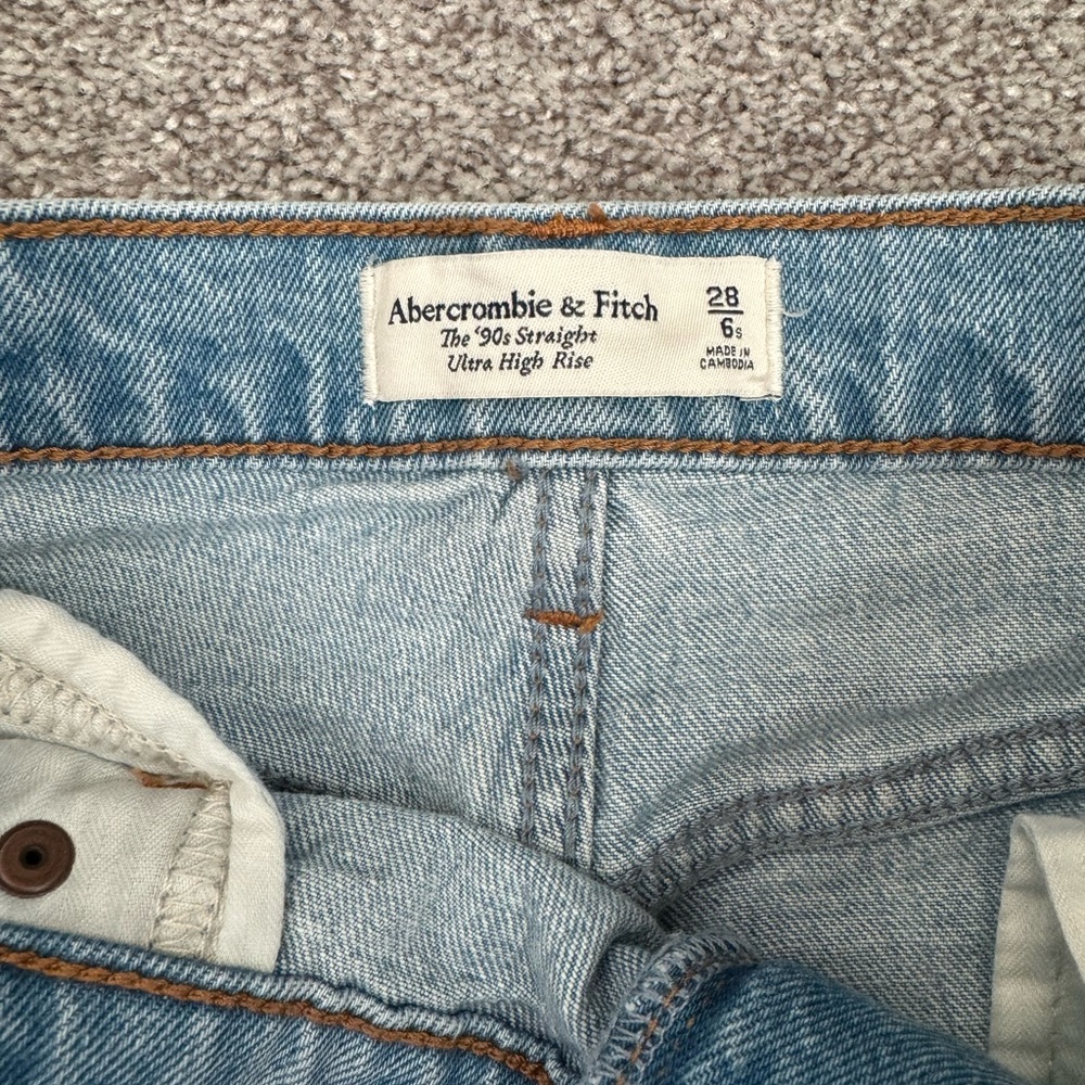 Abercrombie 90s Straight Ultra High Rise Jeans